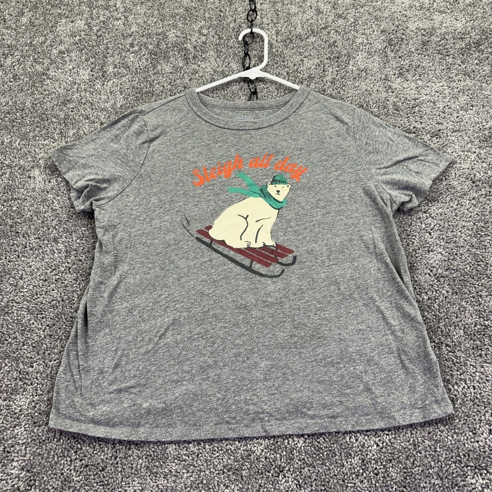 Old Navy Shirt Womens Medium Gray Sleigh All Day Polar Bear Christmas Winter Tee